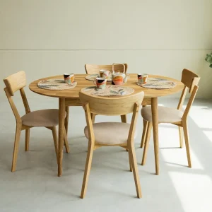 Set Escandi massief houten tafel en 4 stoelen Diana