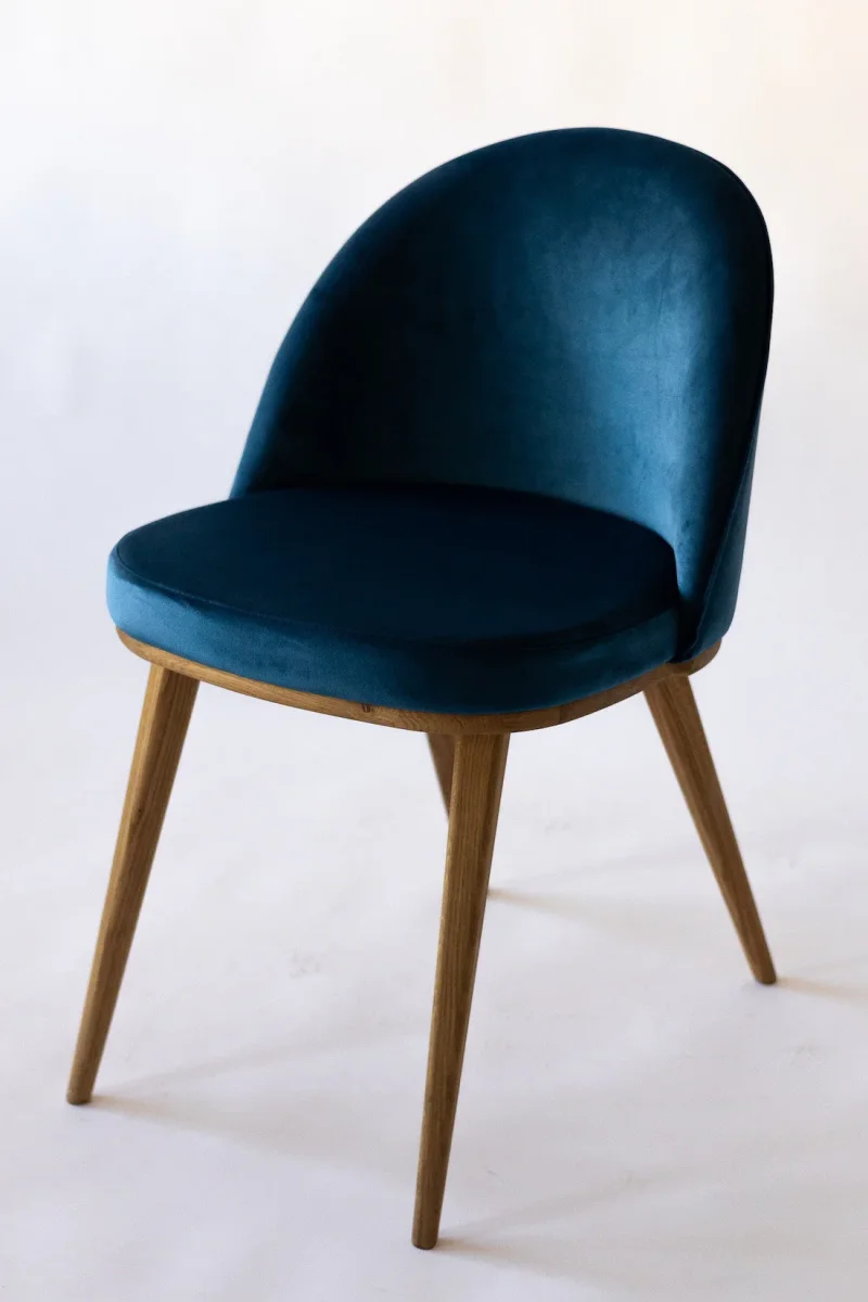 Set van 2 of 4 Clara eetkamerstoelen, frame van massief eiken, bekleding in Monako Blue | NordicStory - Afbeelding 7